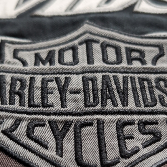 Harley-Davidson Men's Red and Gray Shirt - Picture 11 of 12